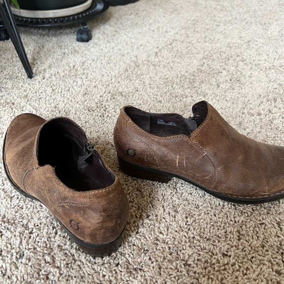 Born distressed leather brown low ankle boots, size 9.5 - Picture 3 of 5